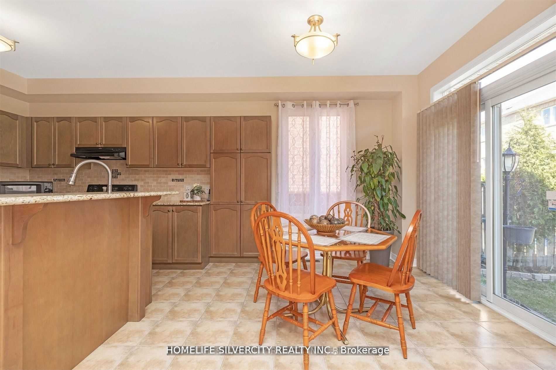 16 Gamson Cres