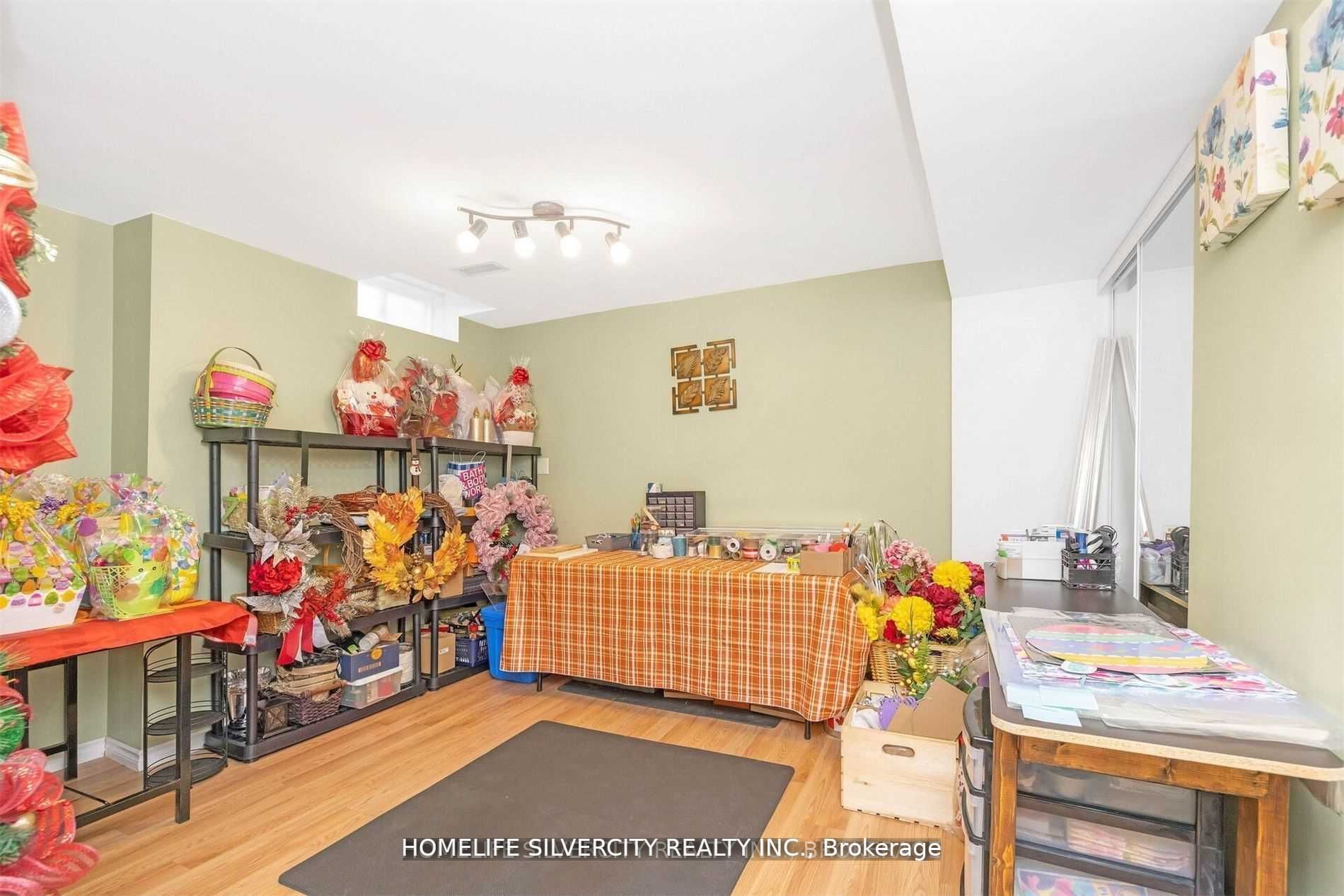 16 Gamson Cres