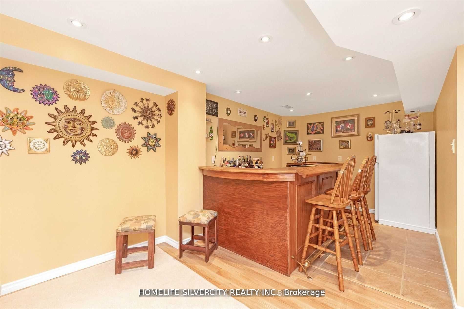 16 Gamson Cres