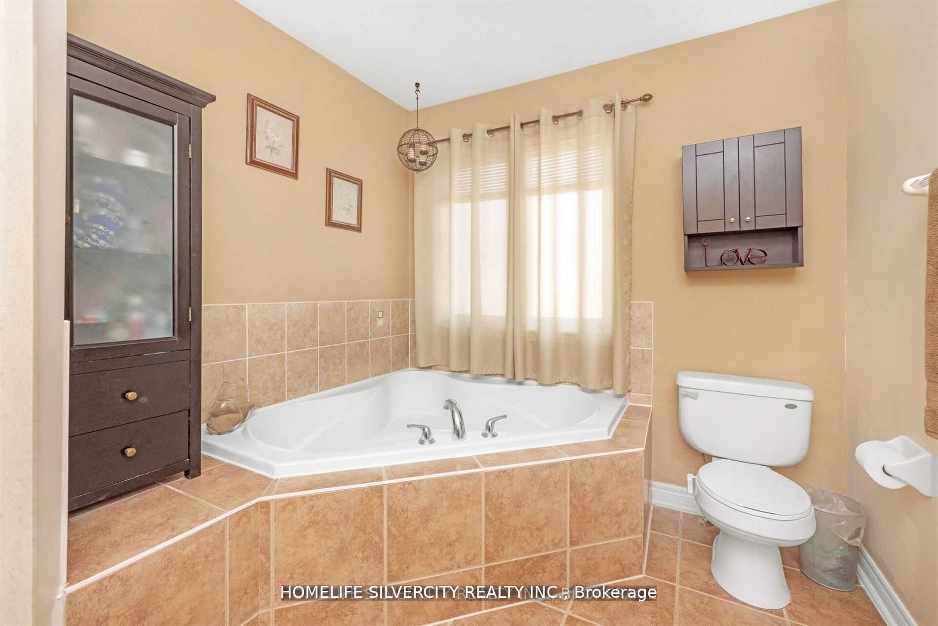 16 Gamson Cres