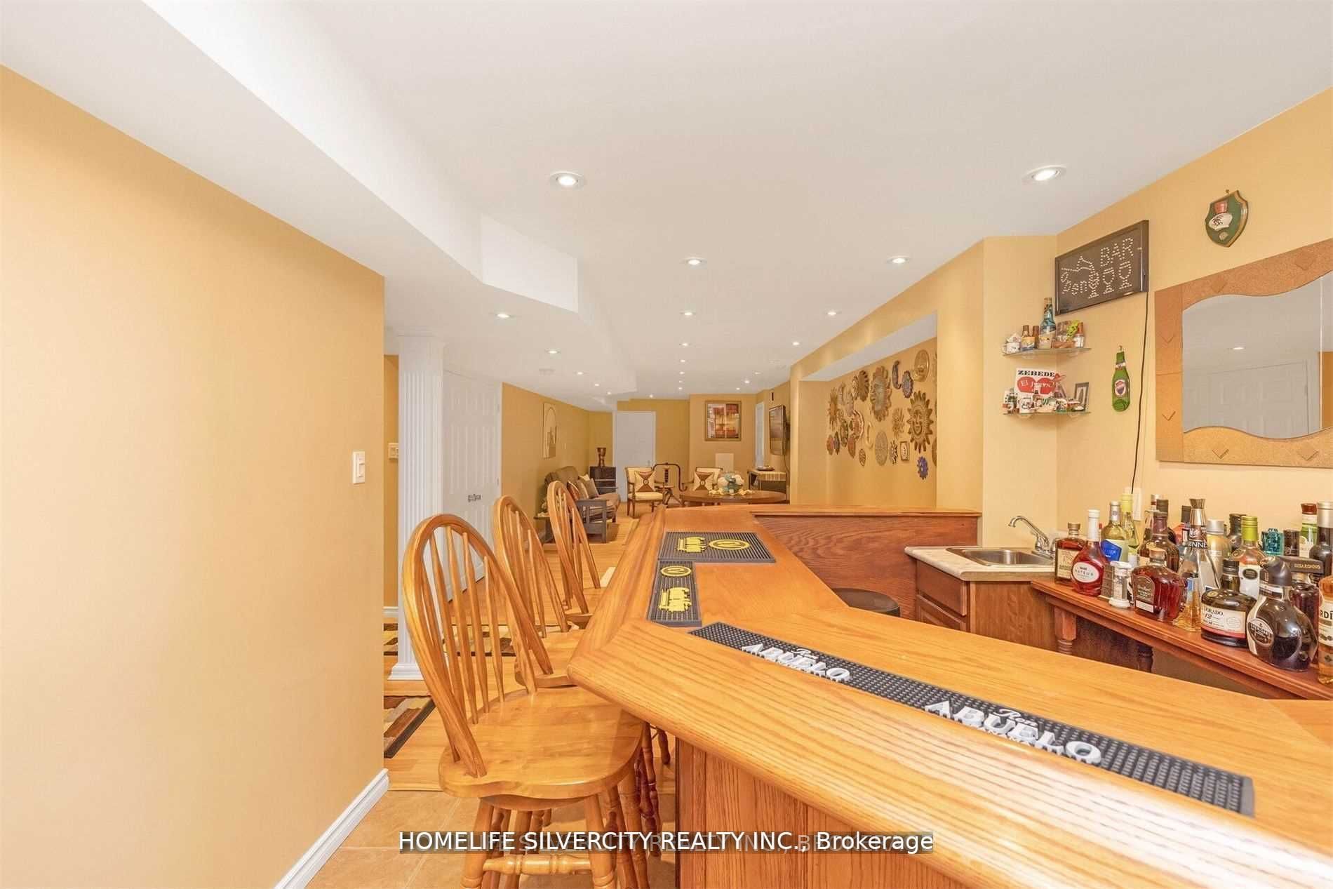16 Gamson Cres