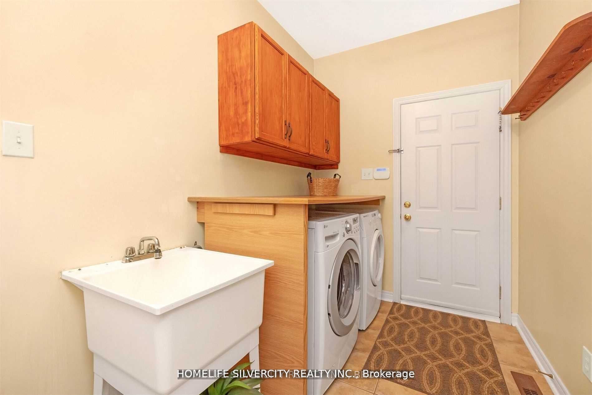 16 Gamson Cres