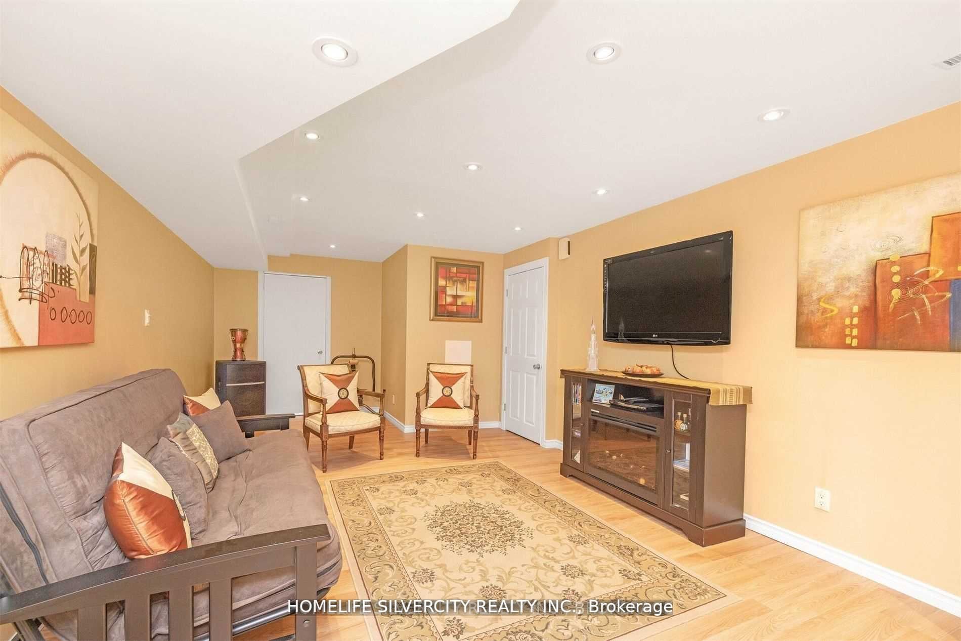 16 Gamson Cres