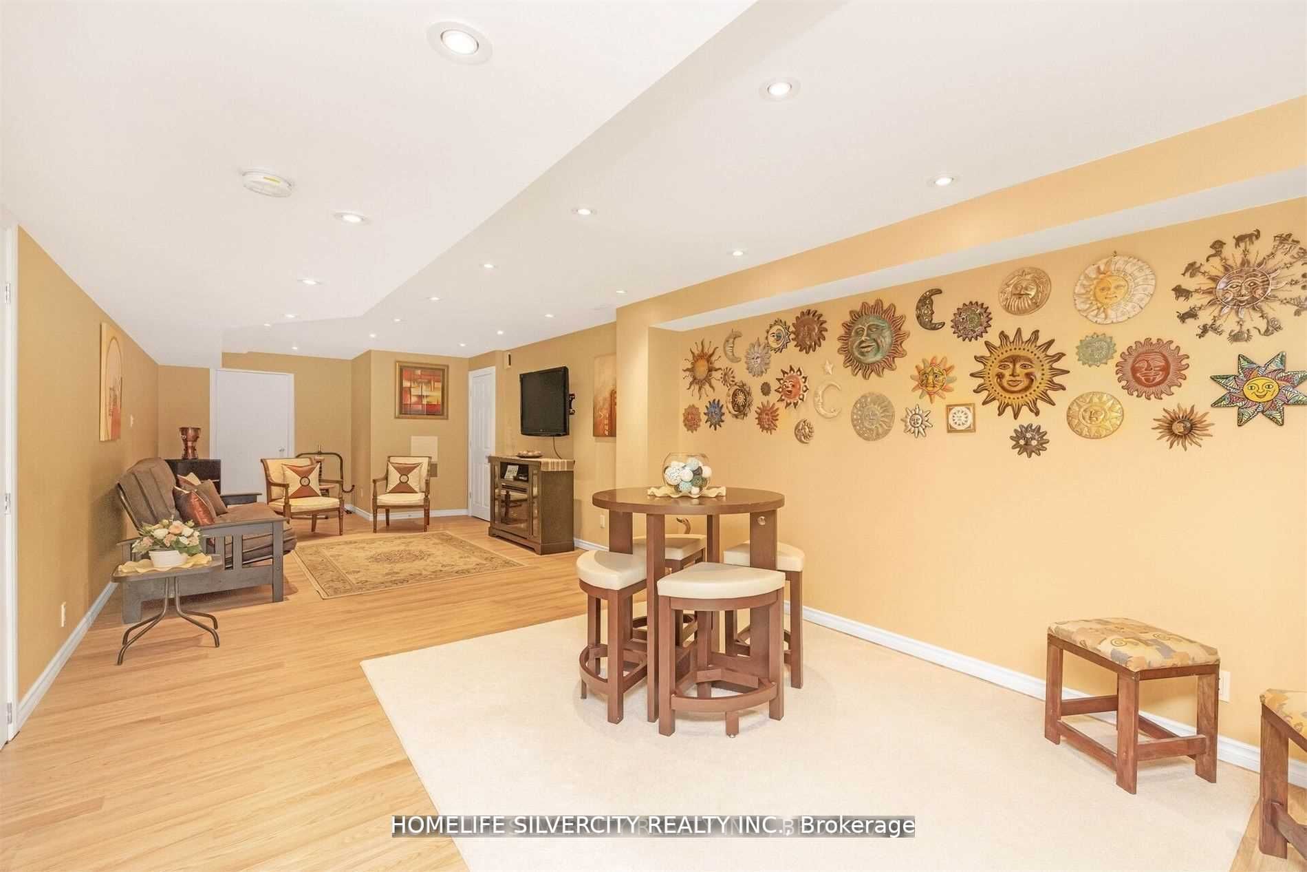16 Gamson Cres