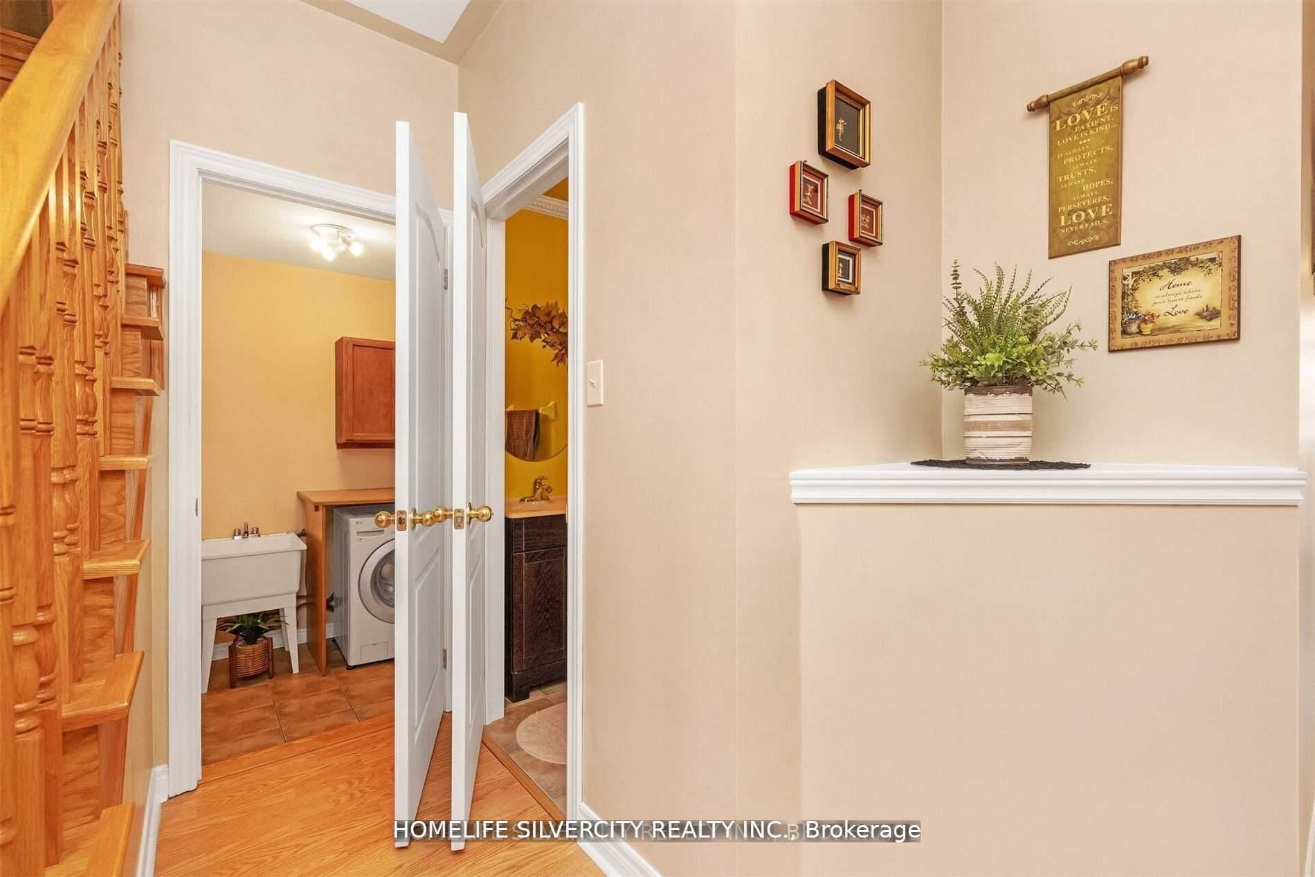 16 Gamson Cres