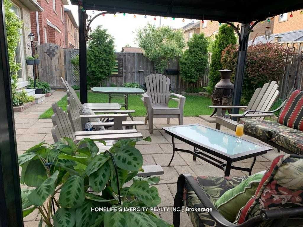 16 Gamson Cres