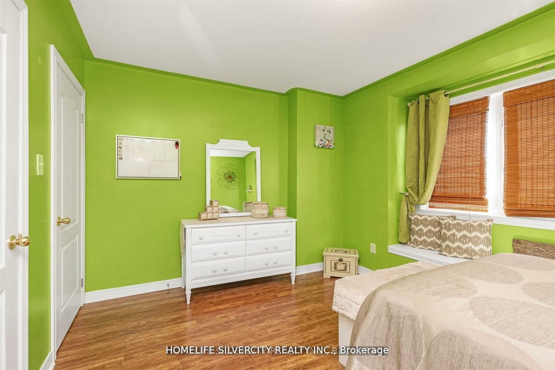 16 Gamson Cres