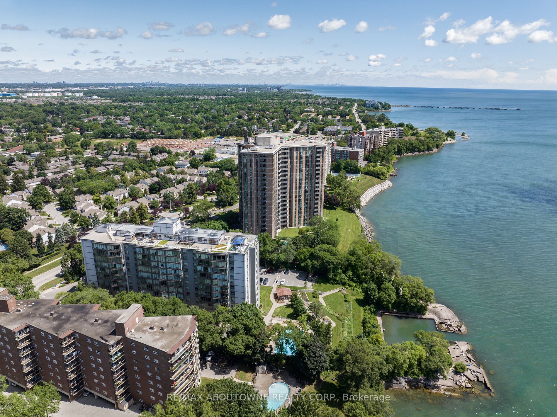 5250 Lakeshore Rd, #2001