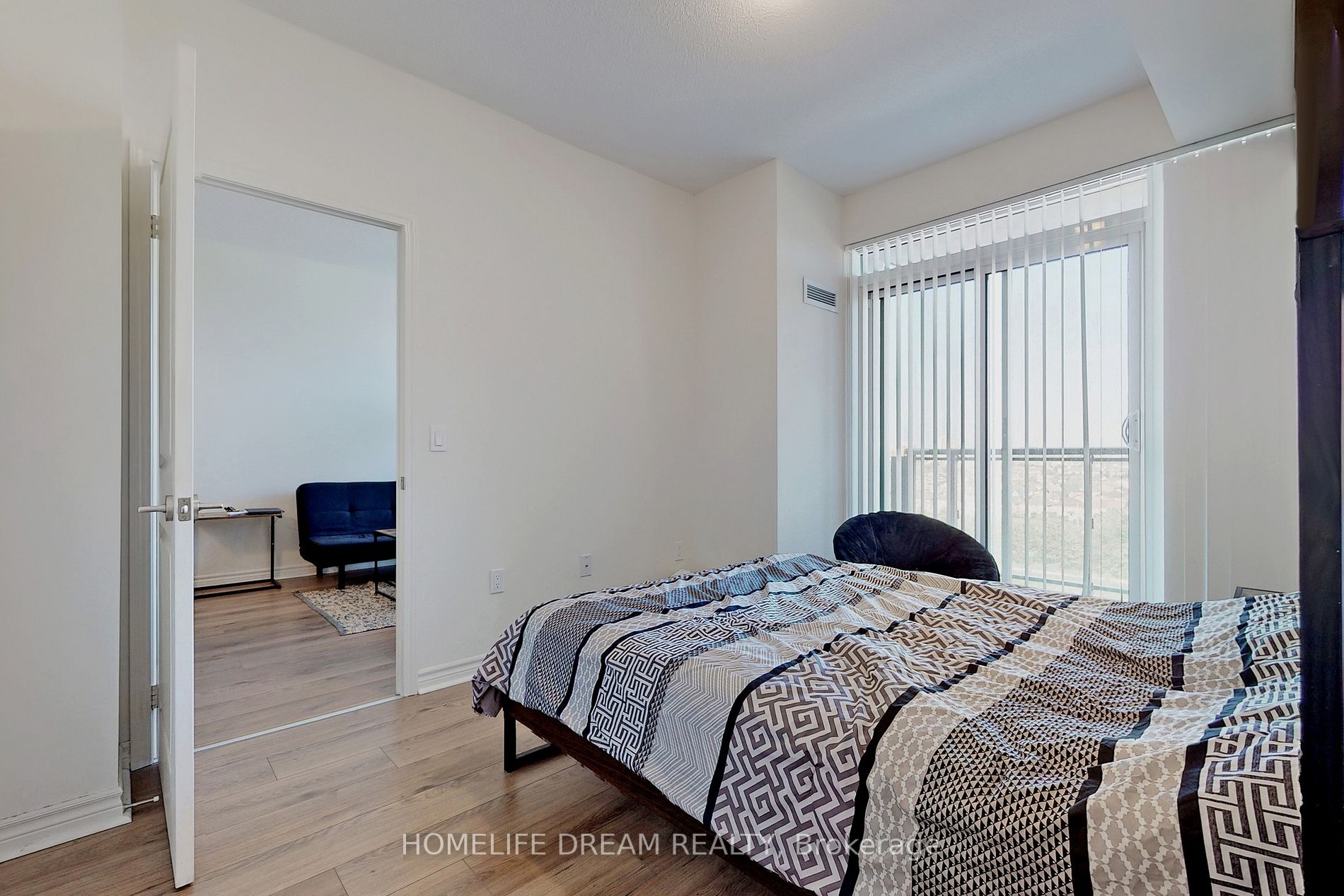 349 Rathburn Rd W, #1519