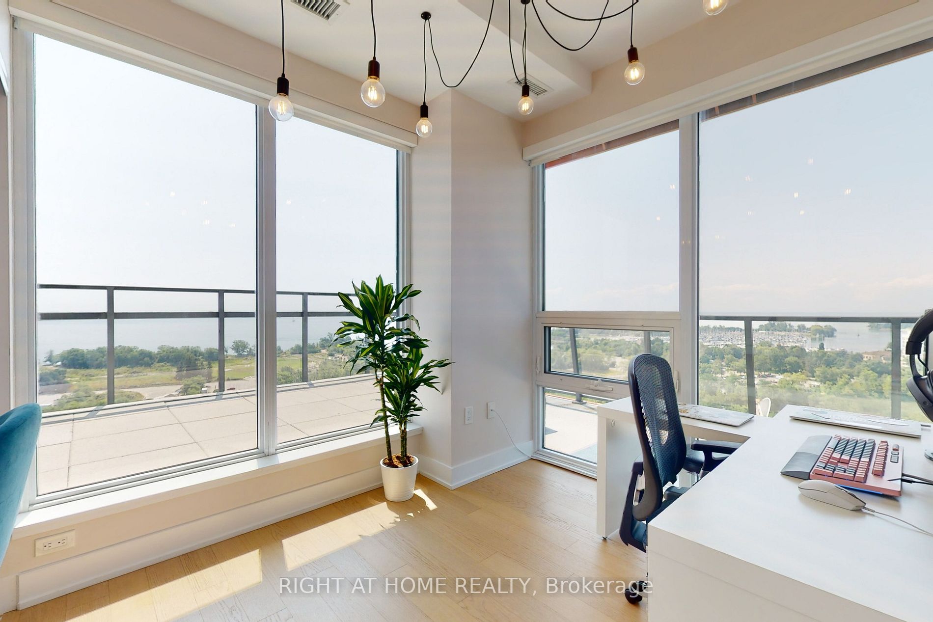 30 Shore Breeze Dr, #1318