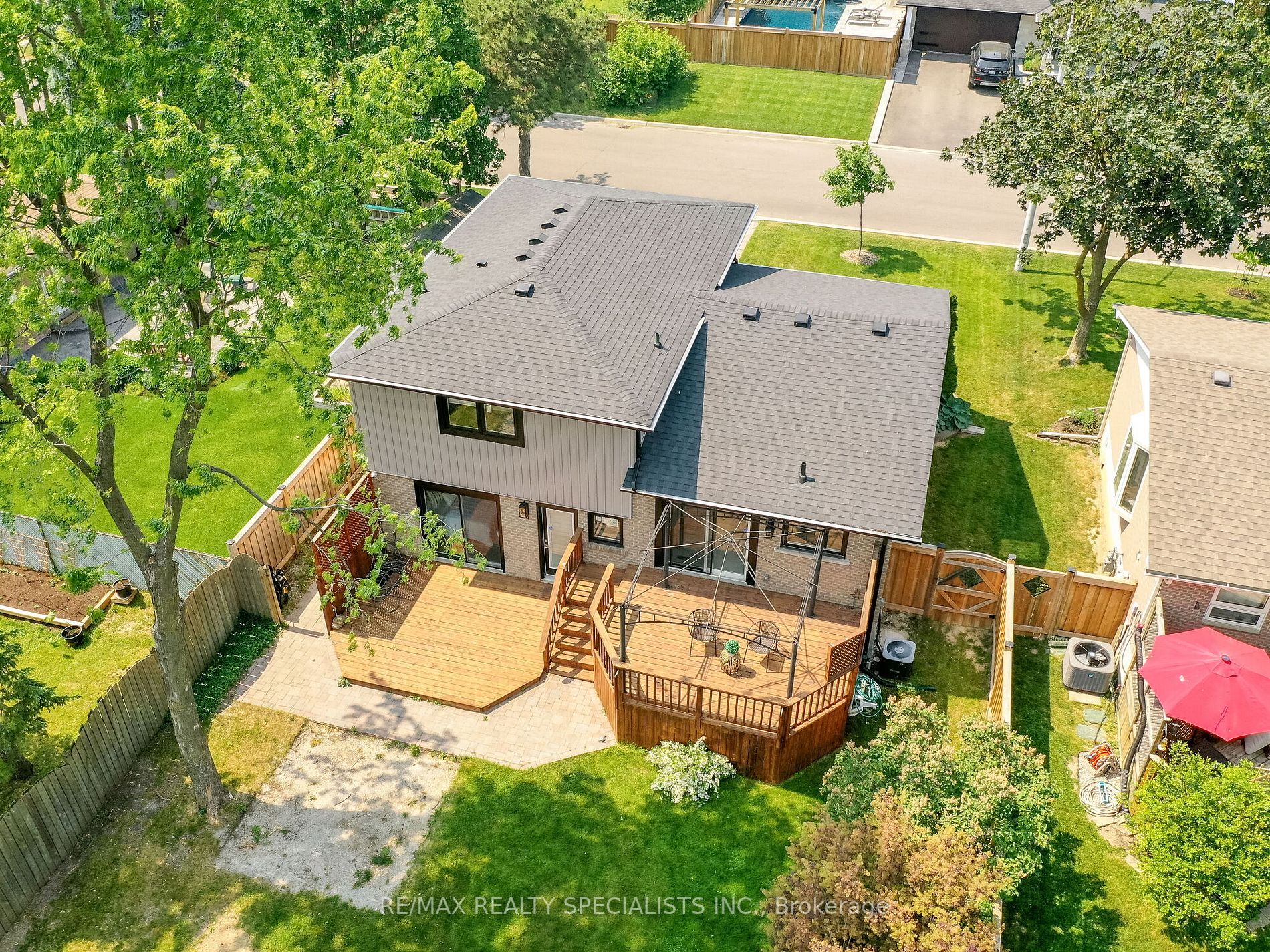 3 Lockton Crescent