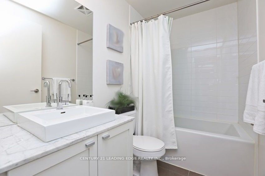 105 The Queensway Ave, #906