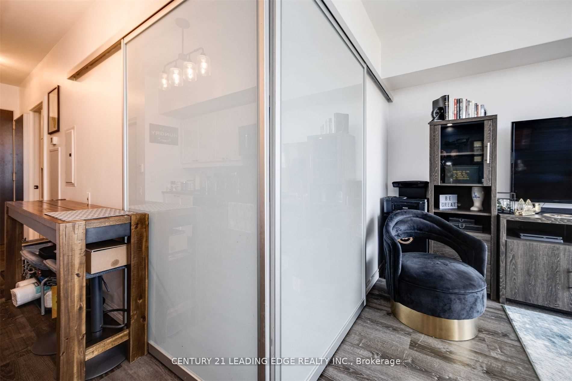105 The Queensway Ave, #906