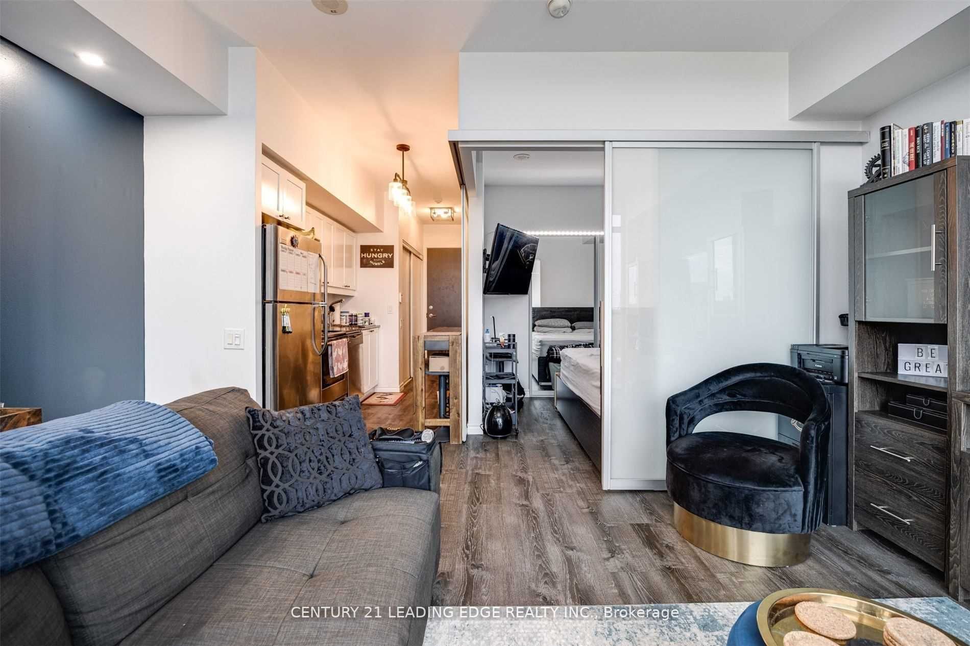 105 The Queensway Ave, #906