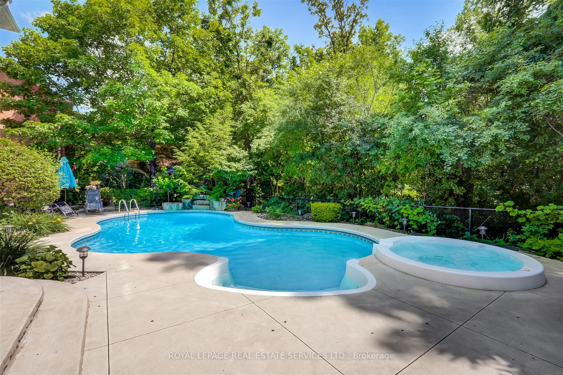 2180 Bloomfield Dr