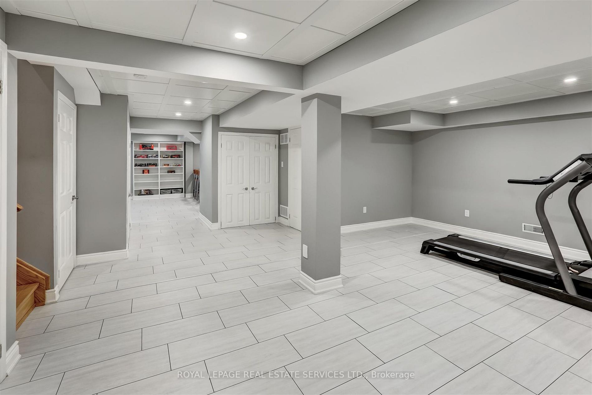 2180 Bloomfield Dr