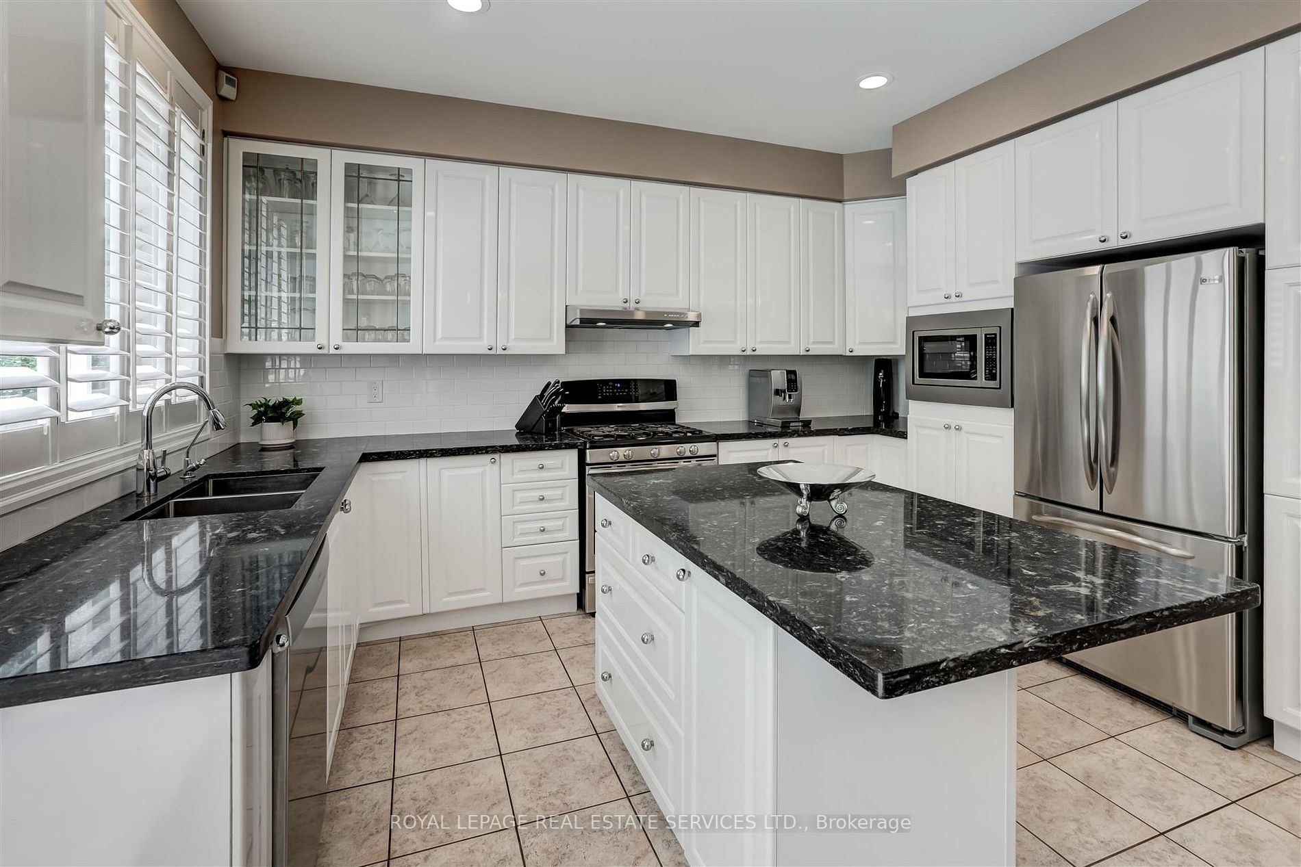 2180 Bloomfield Dr