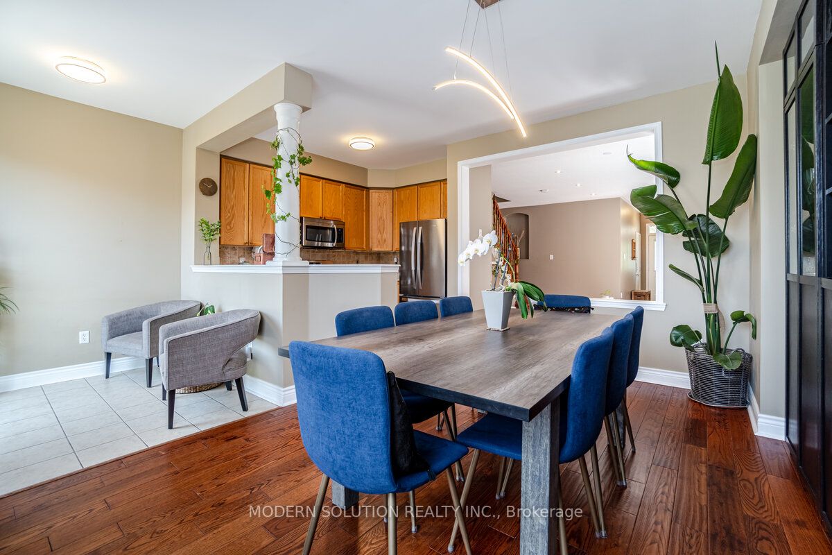 1253 Prestonwood Cres