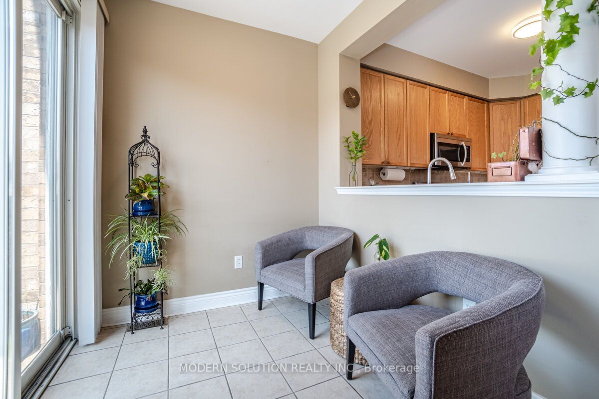 1253 Prestonwood Cres