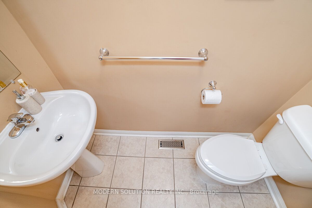 1253 Prestonwood Cres