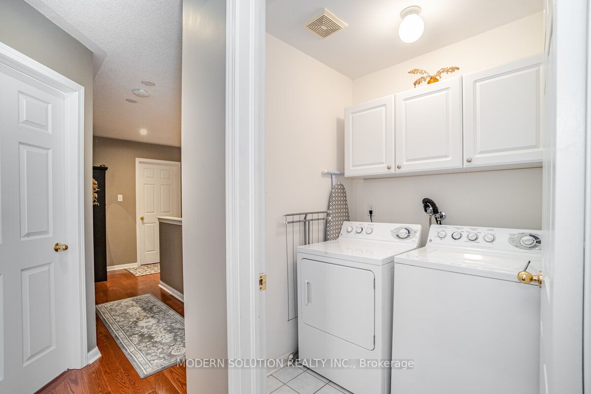 1253 Prestonwood Cres