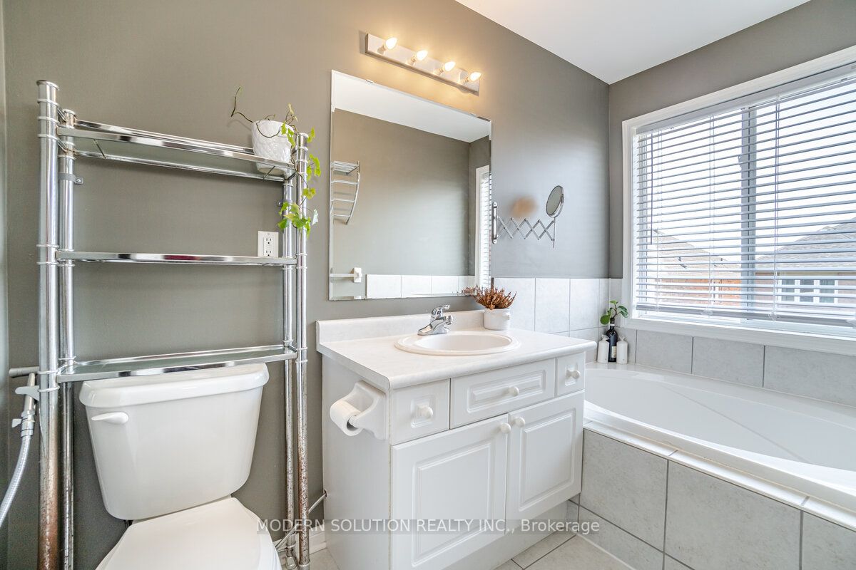 1253 Prestonwood Cres