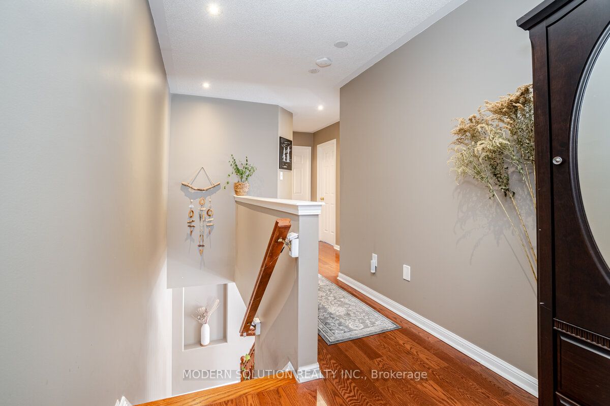 1253 Prestonwood Cres