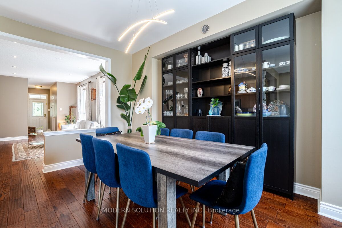 1253 Prestonwood Cres