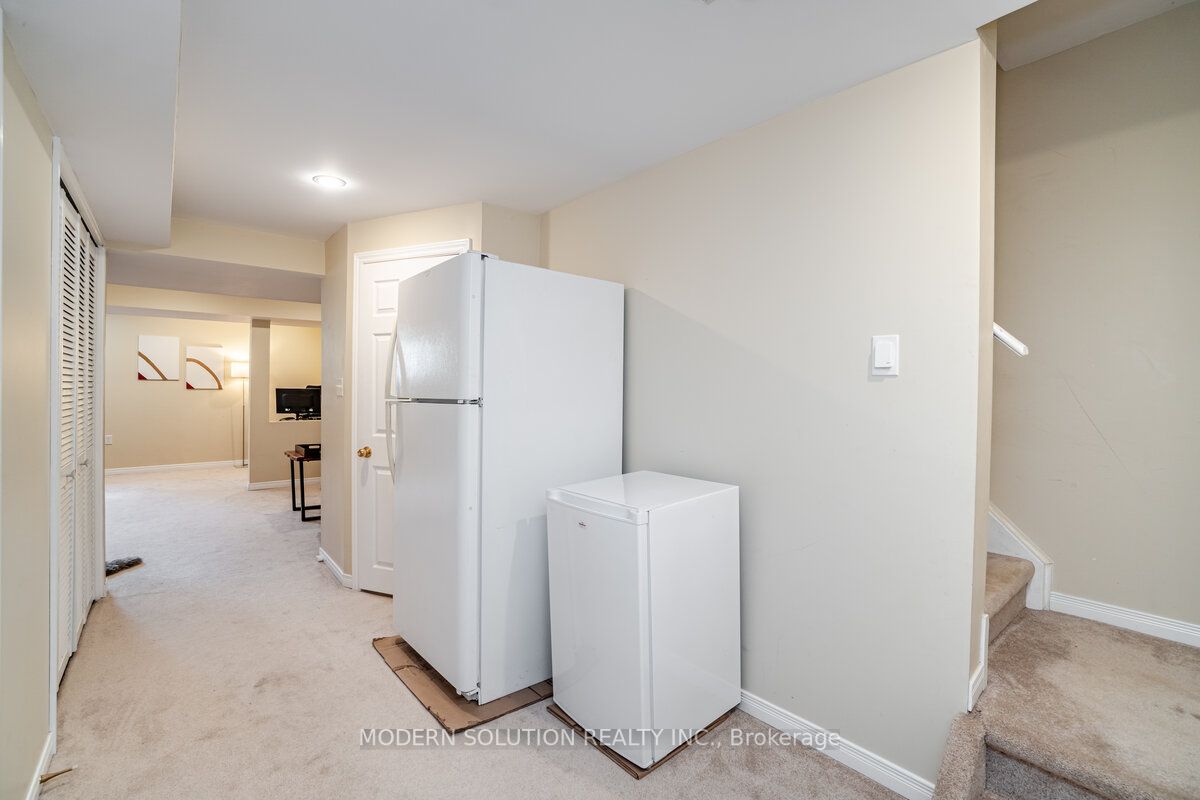 1253 Prestonwood Cres