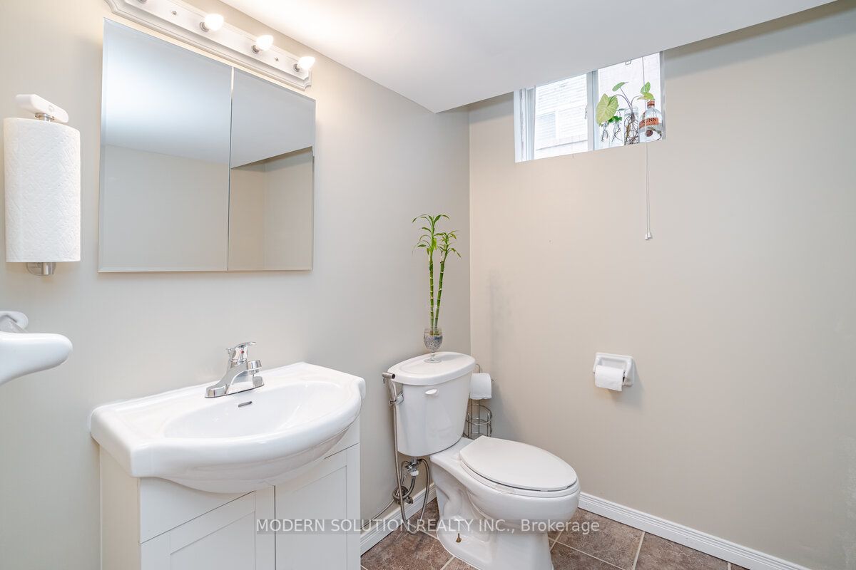 1253 Prestonwood Cres