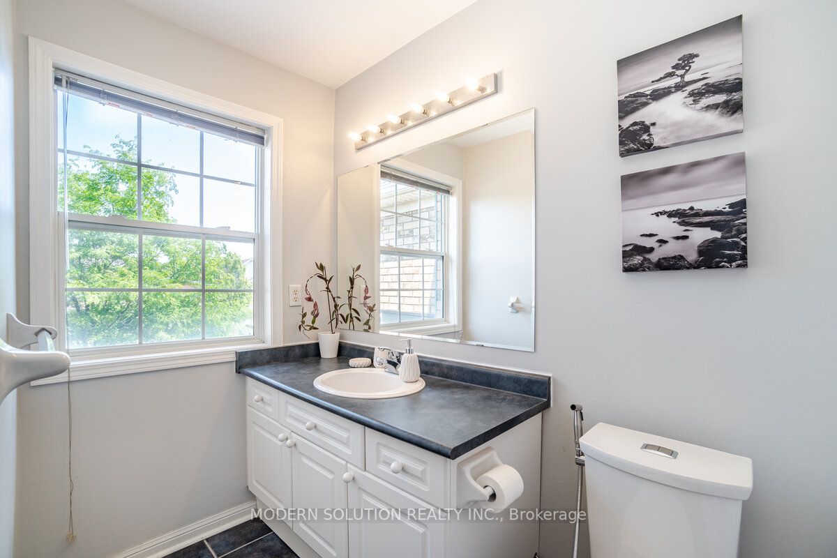 1253 Prestonwood Cres