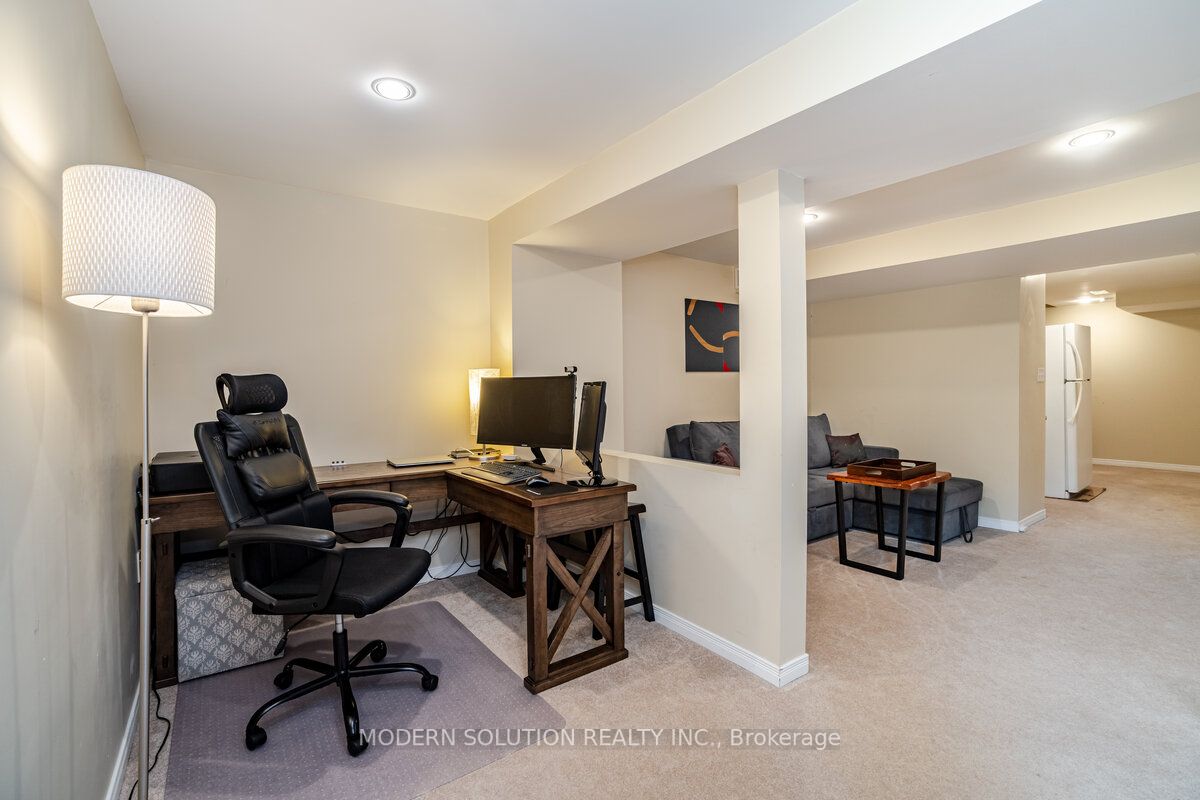 1253 Prestonwood Cres