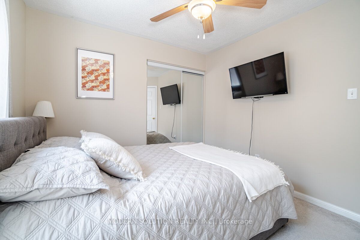 1253 Prestonwood Cres