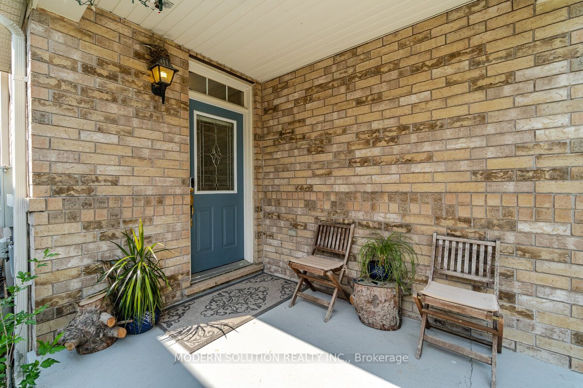 1253 Prestonwood Cres