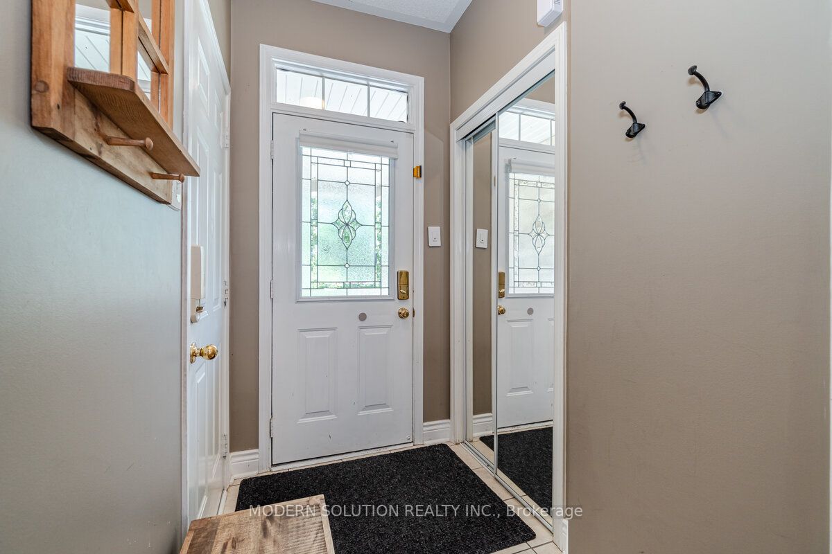 1253 Prestonwood Cres