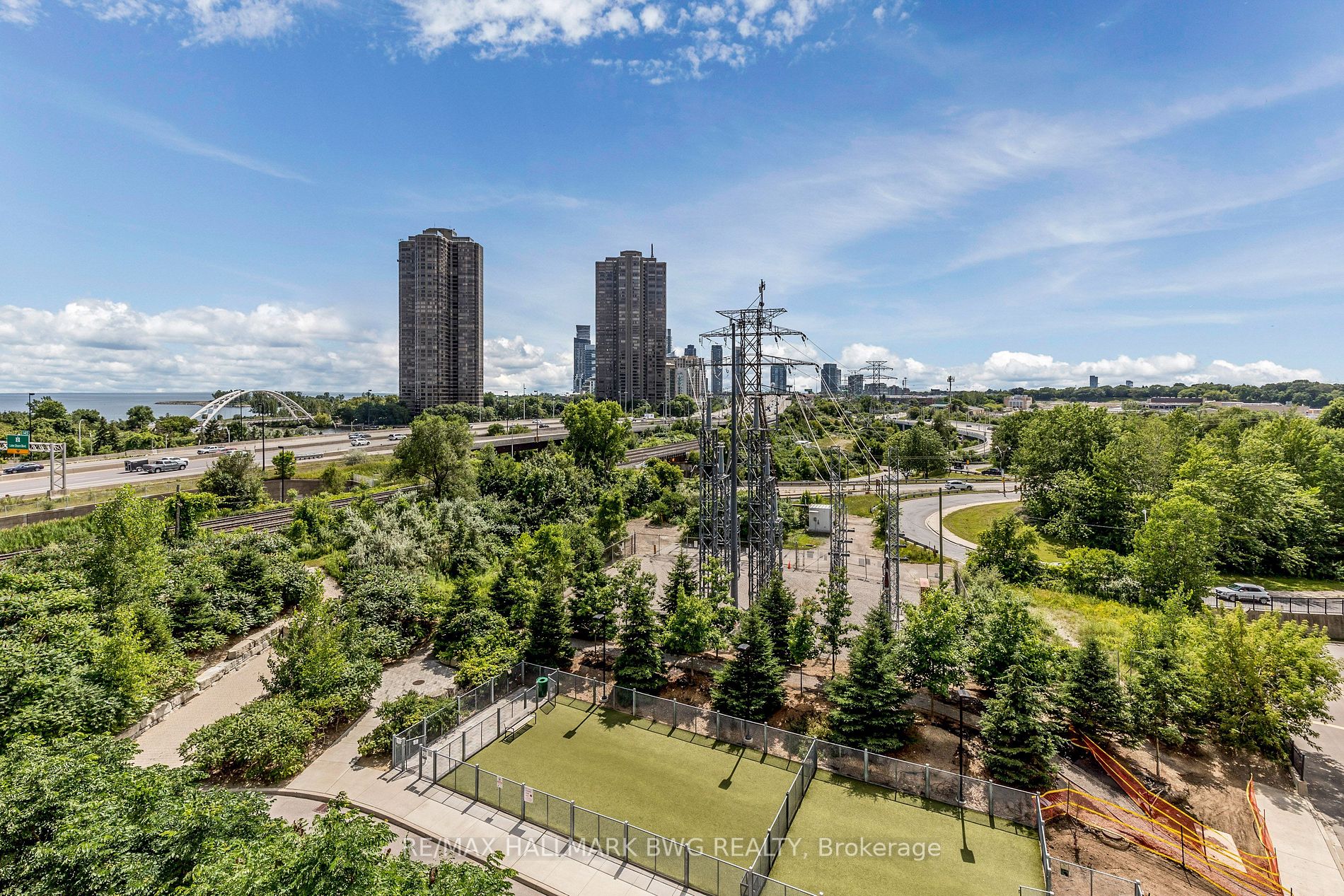 105 The Queensway Ave W, #605