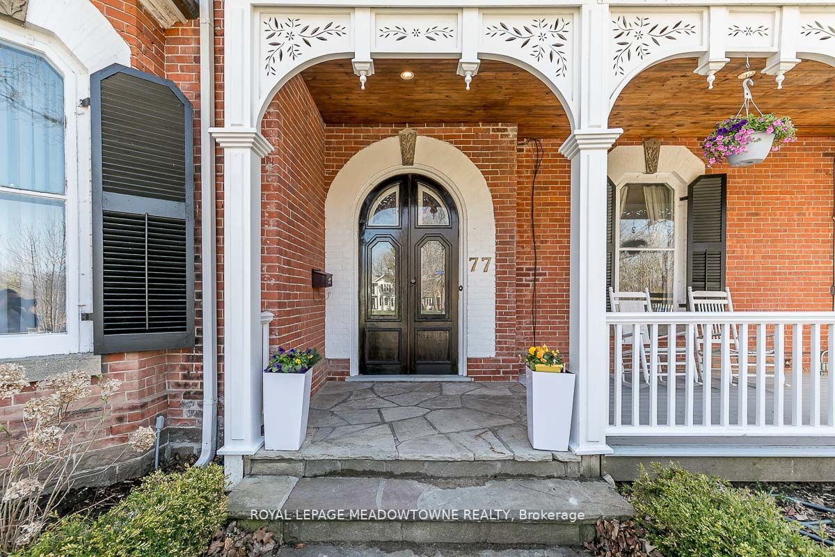 77 Main St S