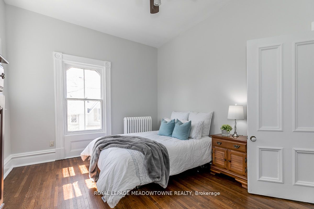 77 Main St S