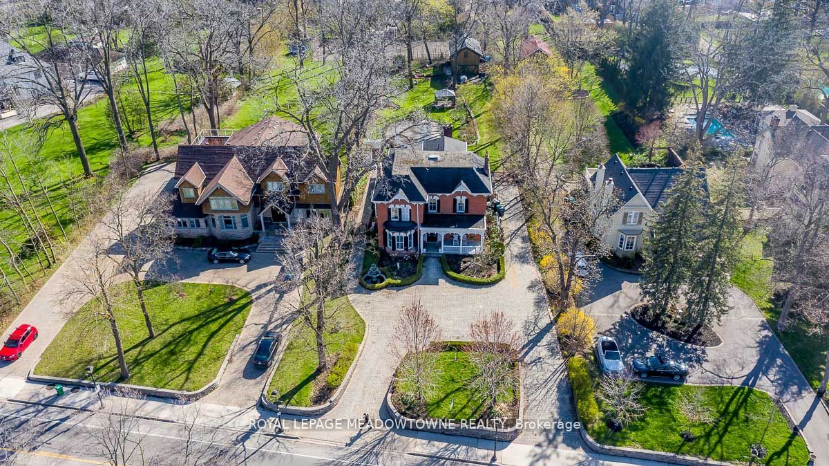 77 Main St S