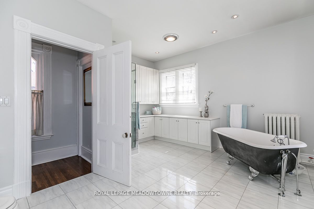 77 Main St S