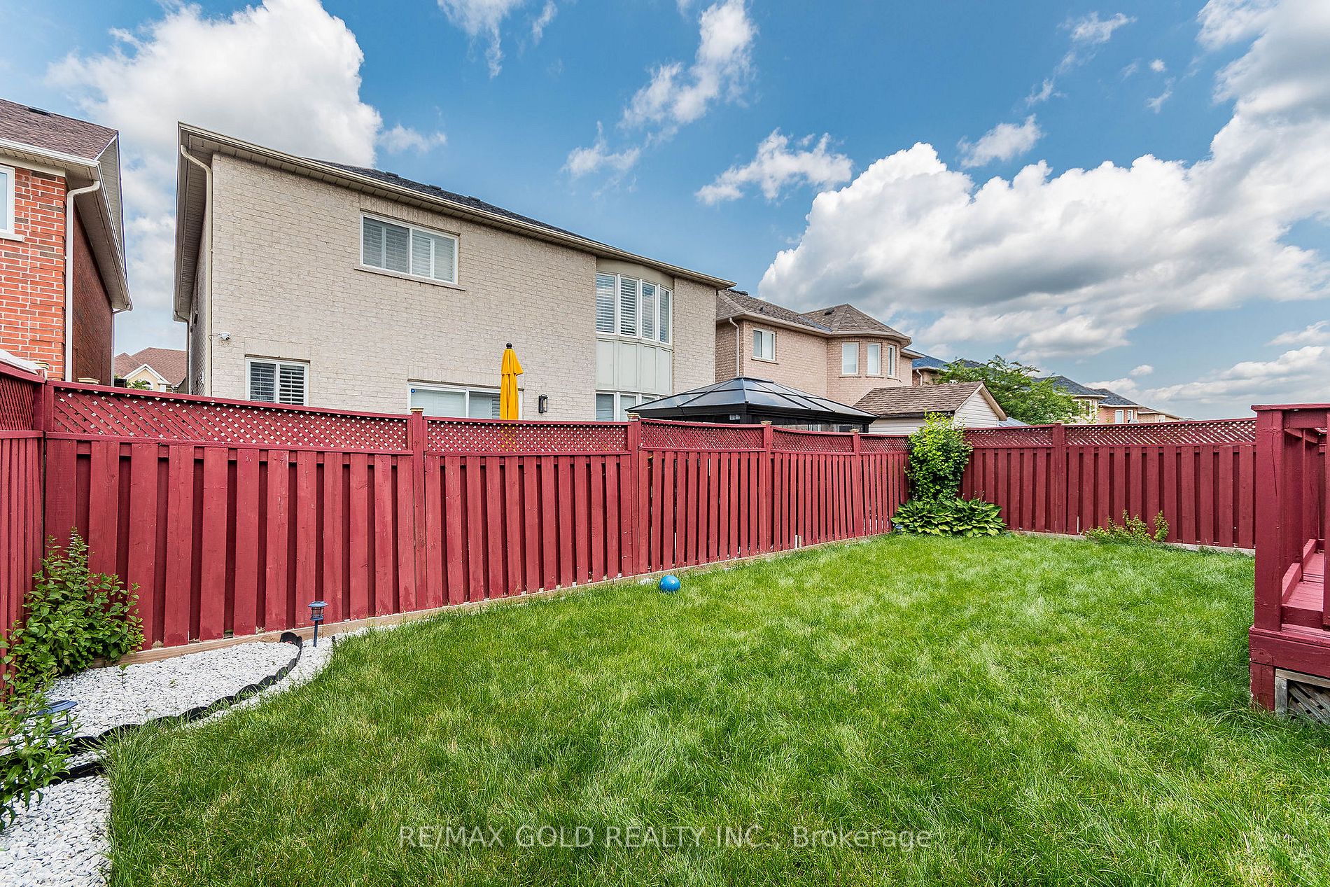 26 Arctic Willow Rd E
