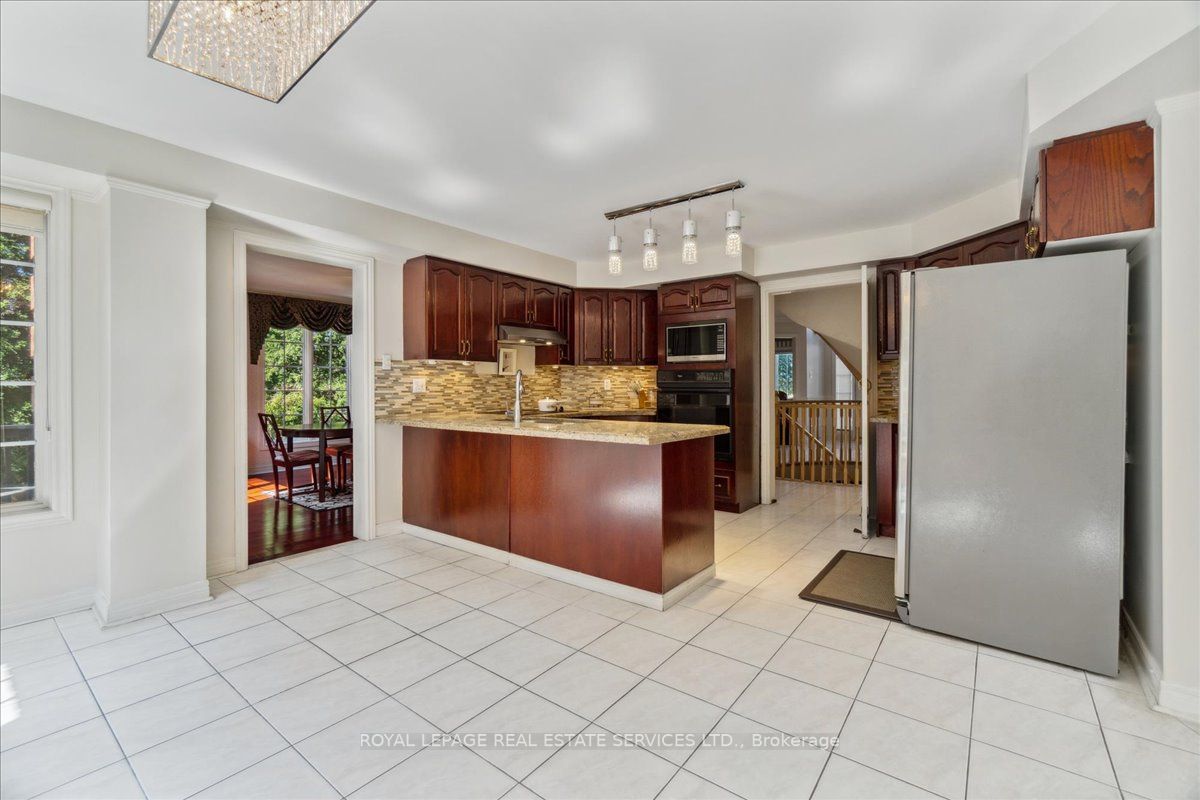 1042 Trailview Dr