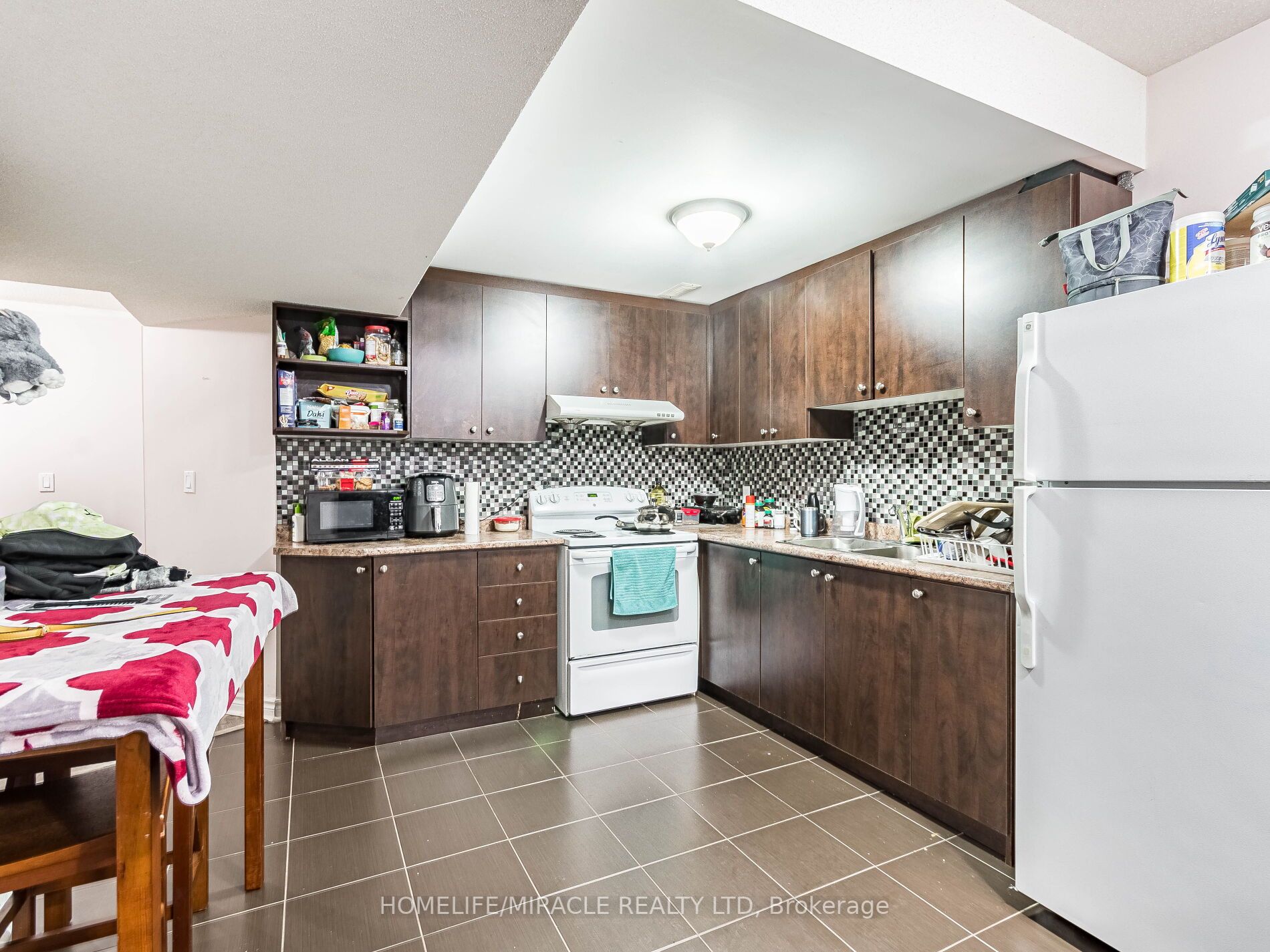 25 Maverick Cres
