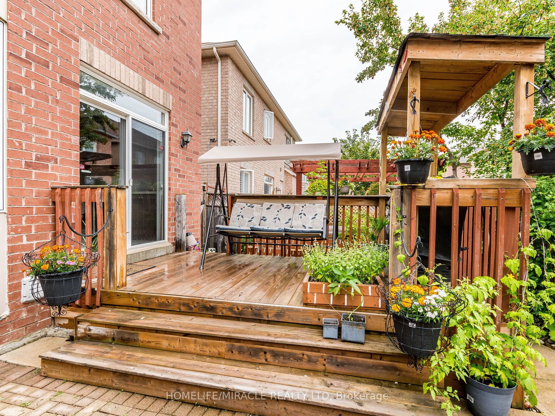 25 Maverick Cres