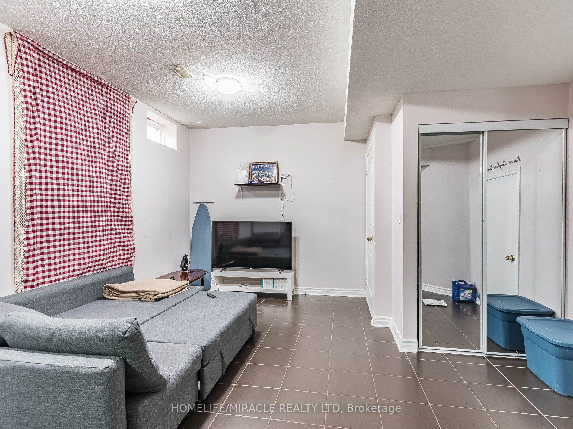 25 Maverick Cres