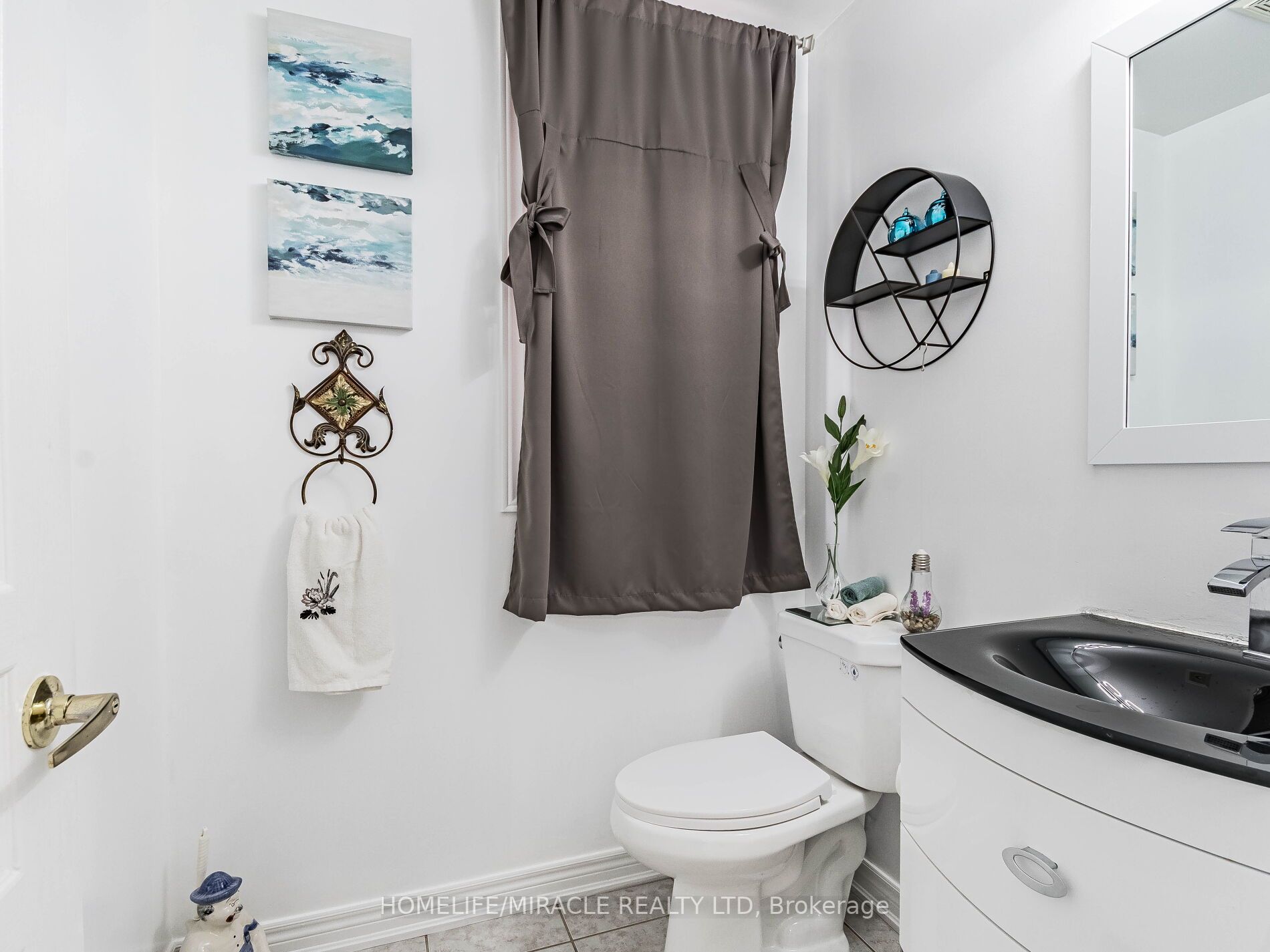 25 Maverick Cres