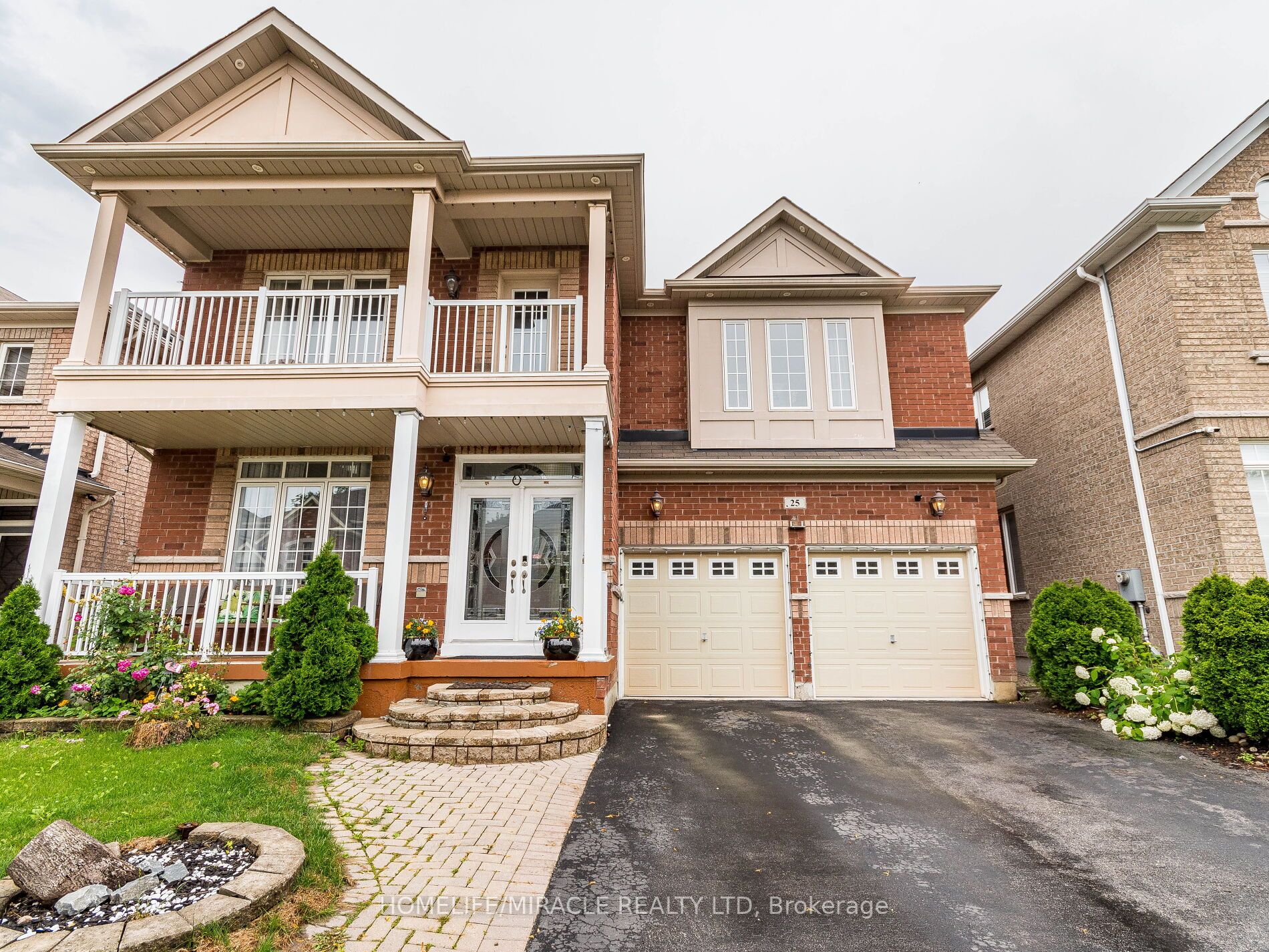25 Maverick Cres