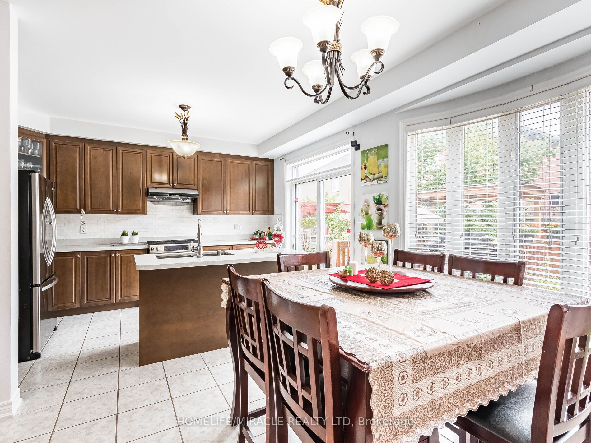 25 Maverick Cres