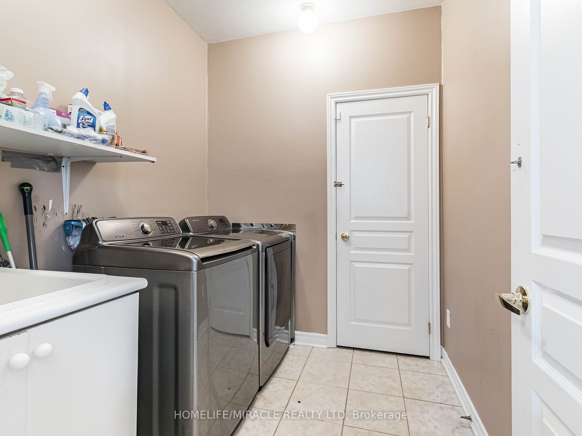 25 Maverick Cres