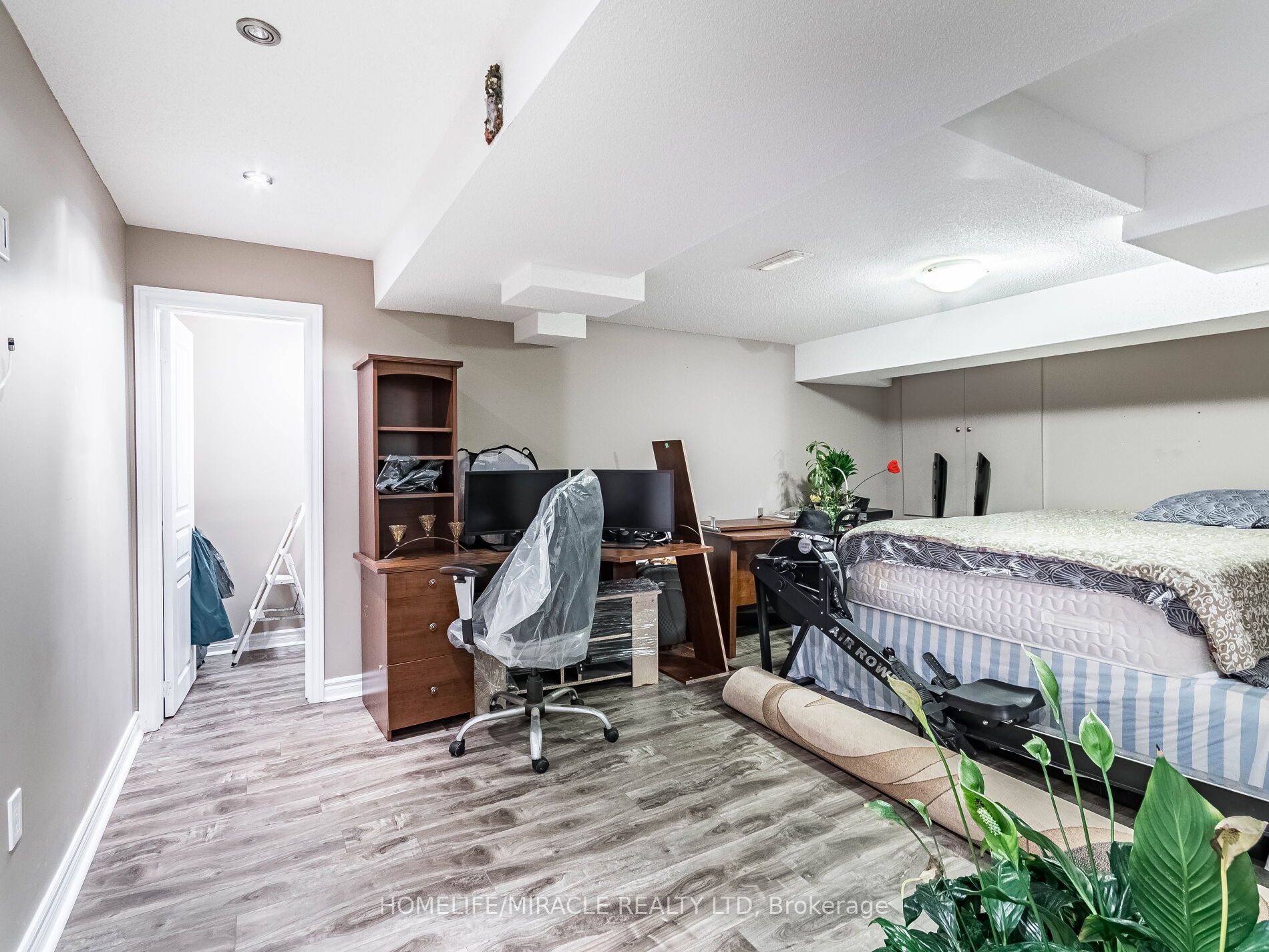 25 Maverick Cres